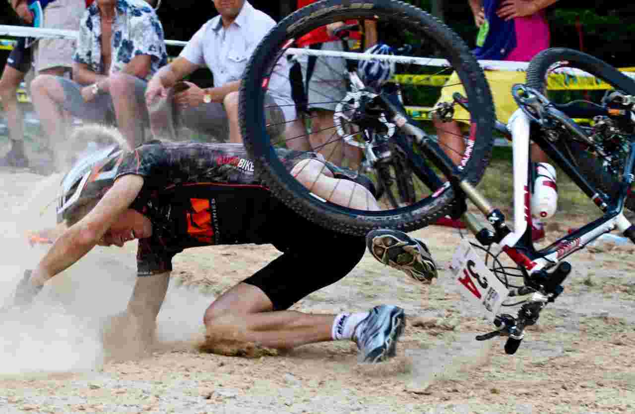 ciclismo caduta