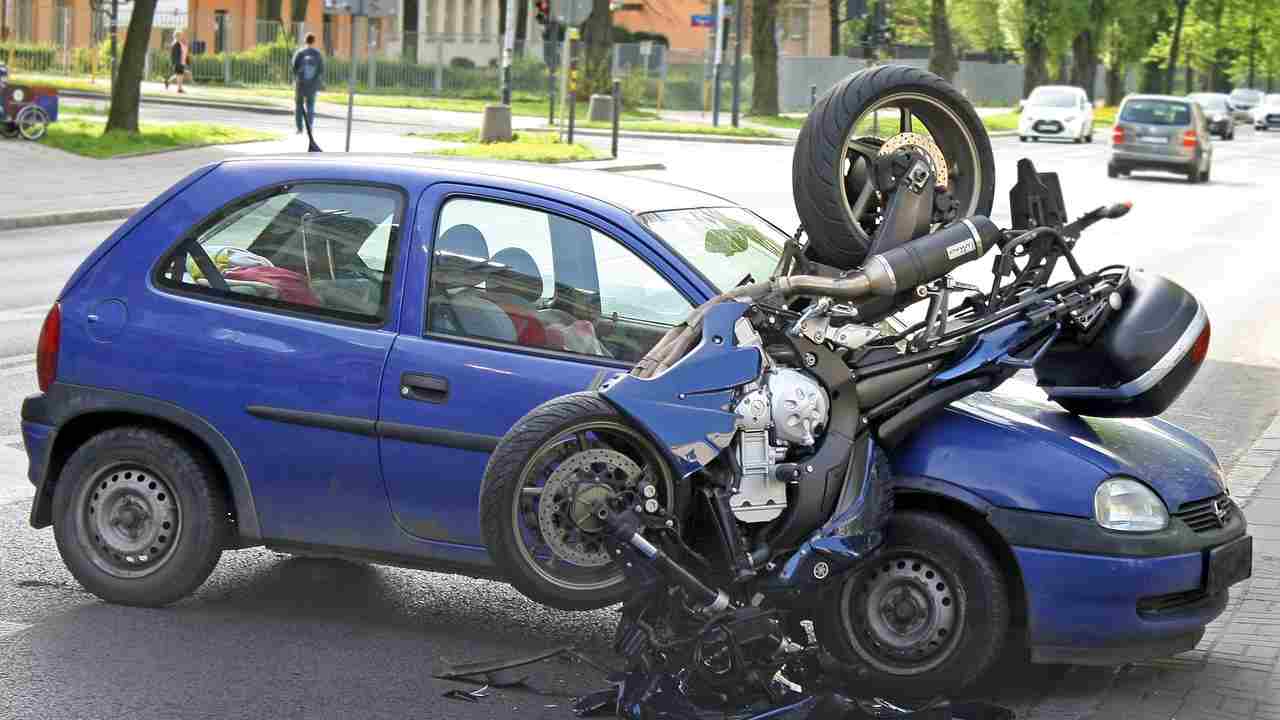 Incidente a folle velocità moto