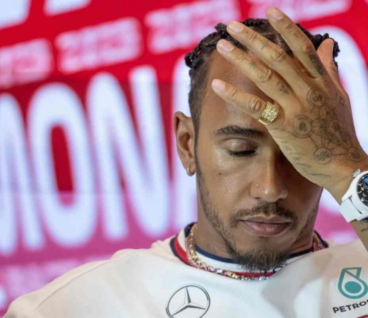 Lewis Hamilton è a pezzi