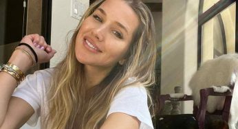 Tennis, lato B allo specchio: selfie piccante in lingerie