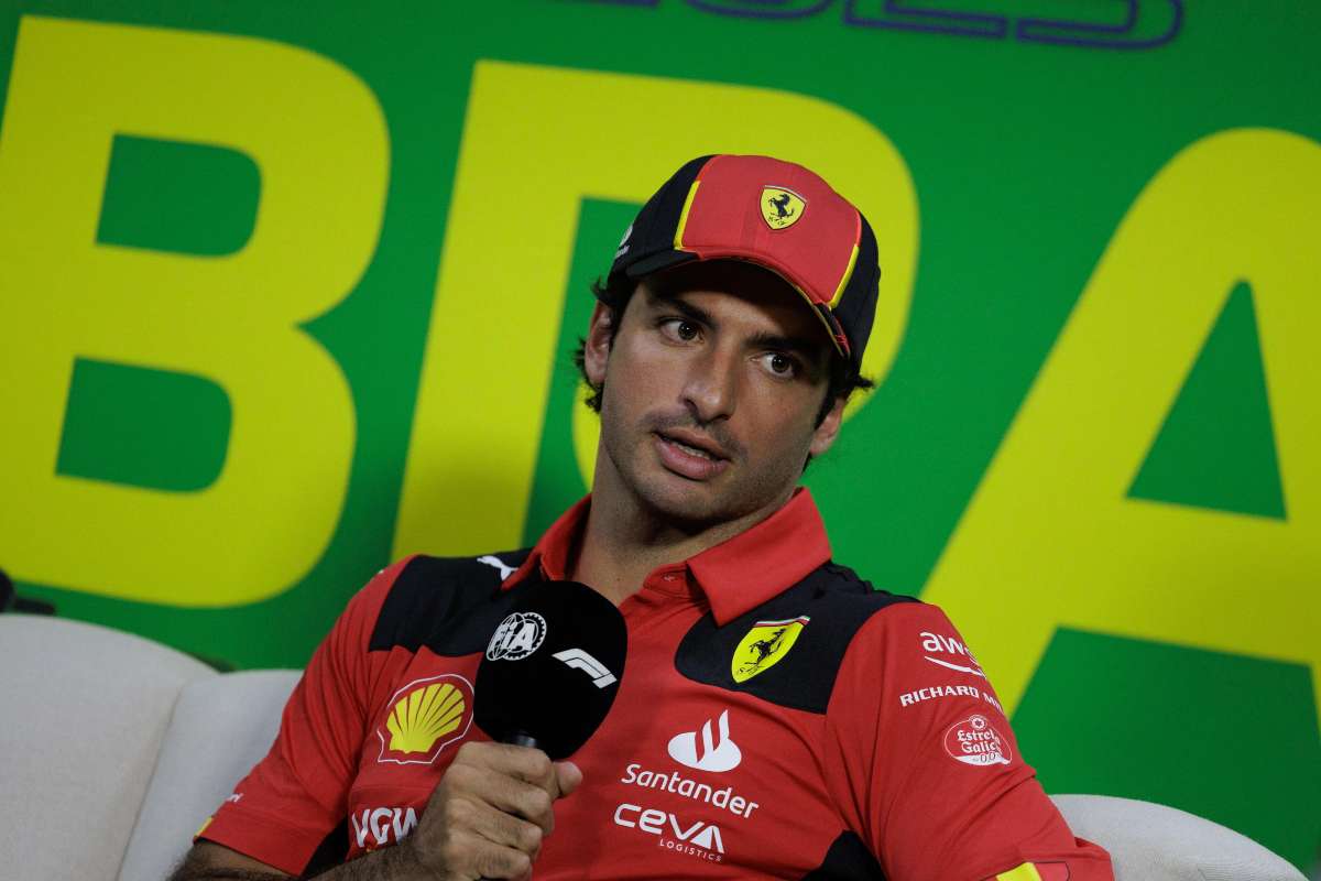 Carlos Sainz sfogo Ferrari frizione