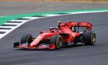Monoposto Ferrari in curva di un circuito