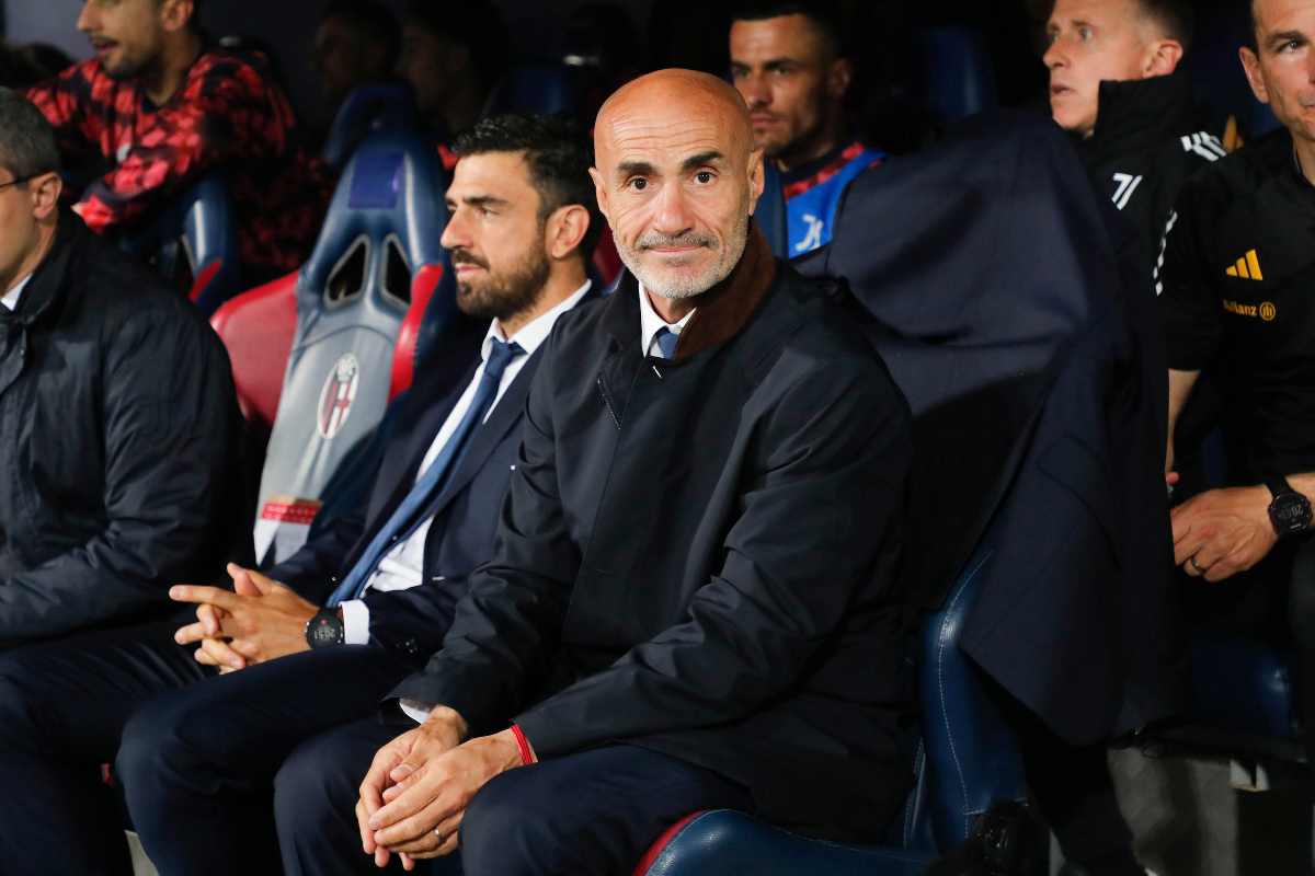 Paolo Montero seduto in panchina