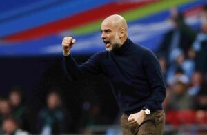 Pep Guardiola esulta